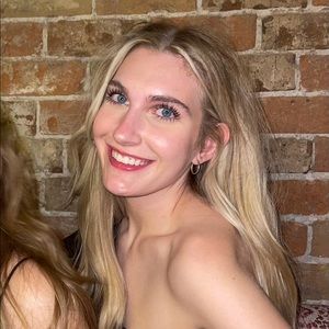 Meet your Posher, Olivia